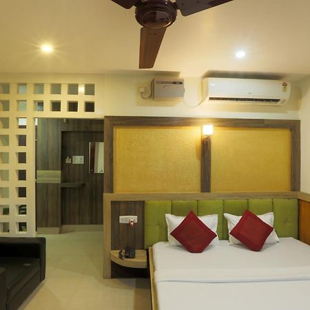 Hotel Dream City Γουβαχάτι Εξωτερικό φωτογραφία